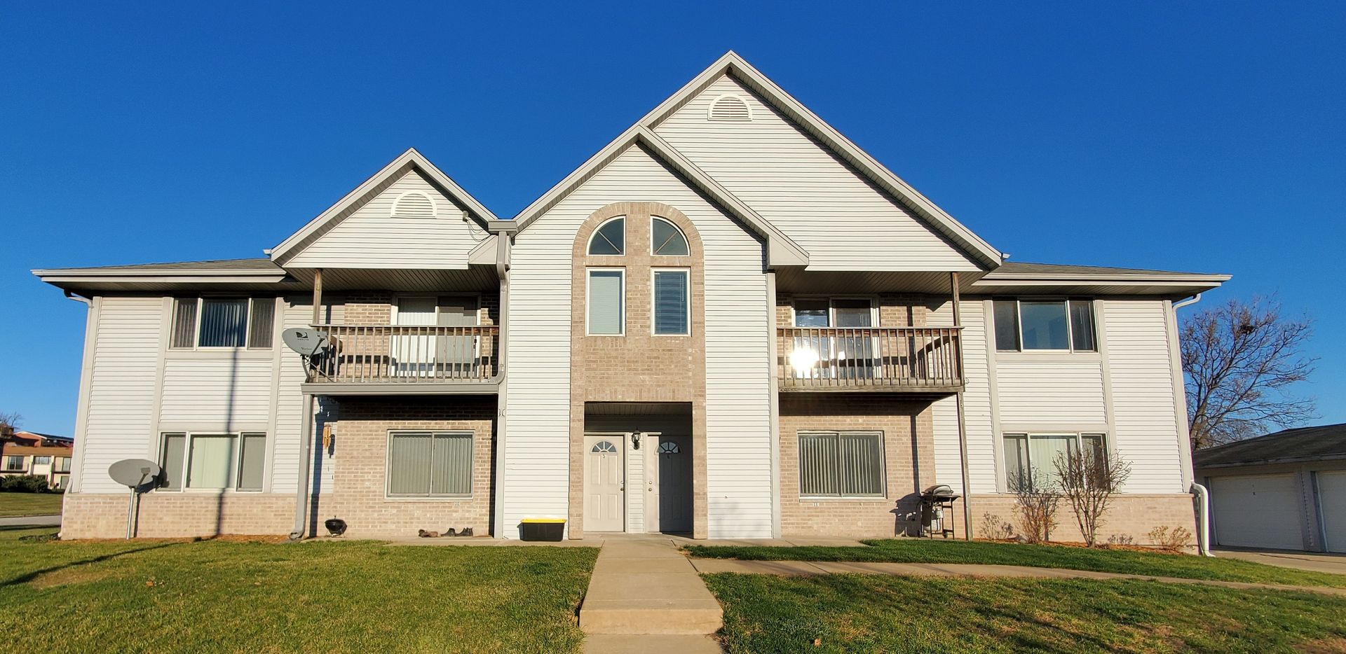 Pewaukee Apartment: 1344 Meadowcreek Dr.