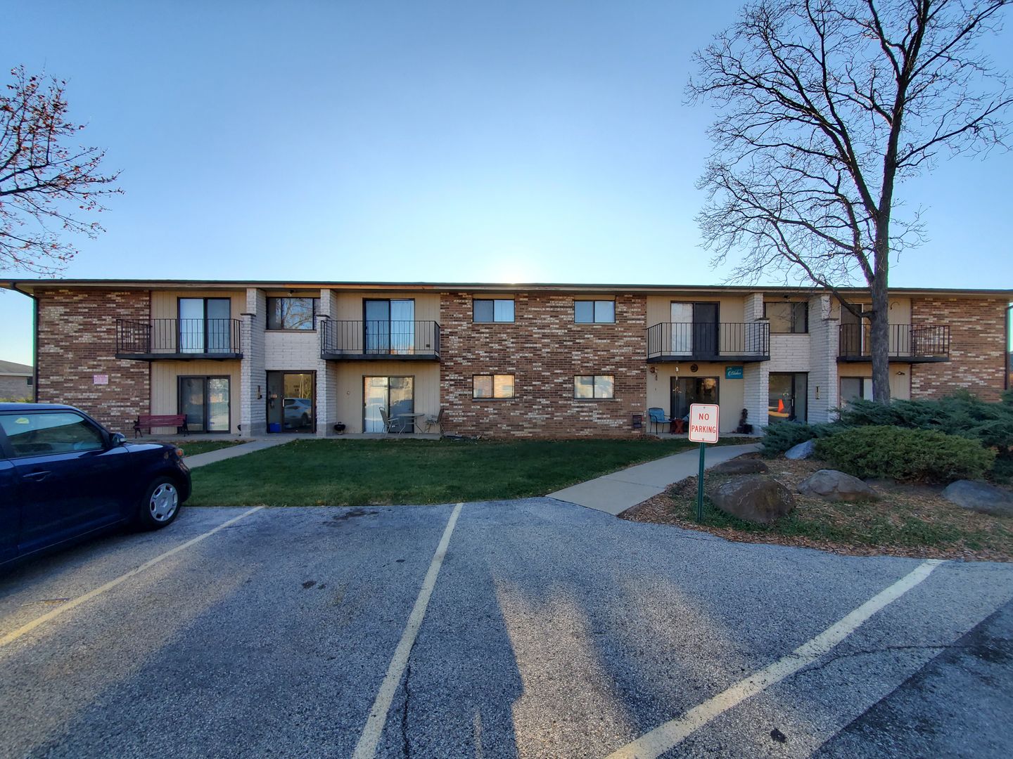 Pewaukee Apartment: 1357 Meadowcreek Dr.