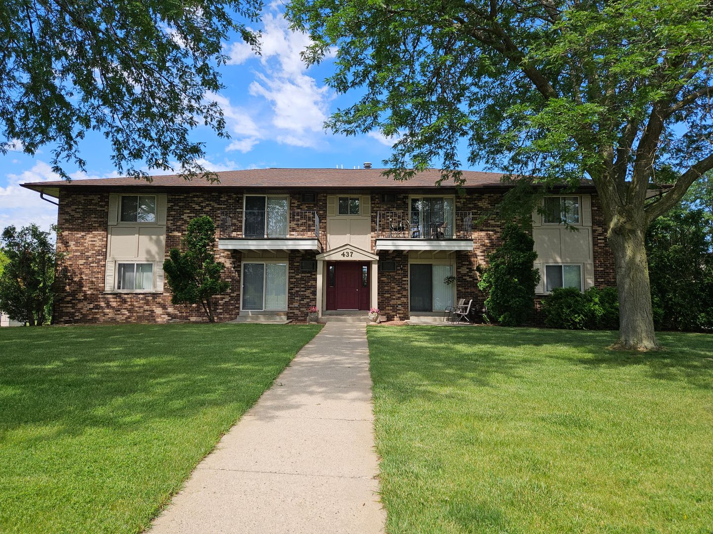 Pewaukee Apartment: 437 Concord Rd.