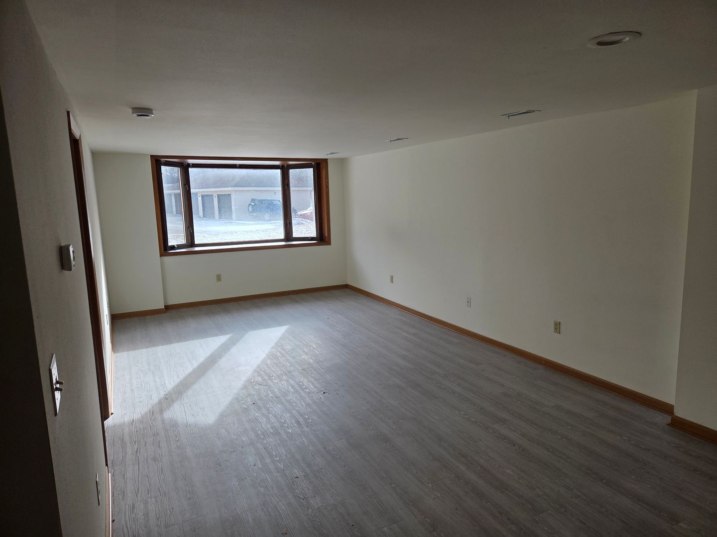 Pewaukee Apartment: 437 Concord Rd.