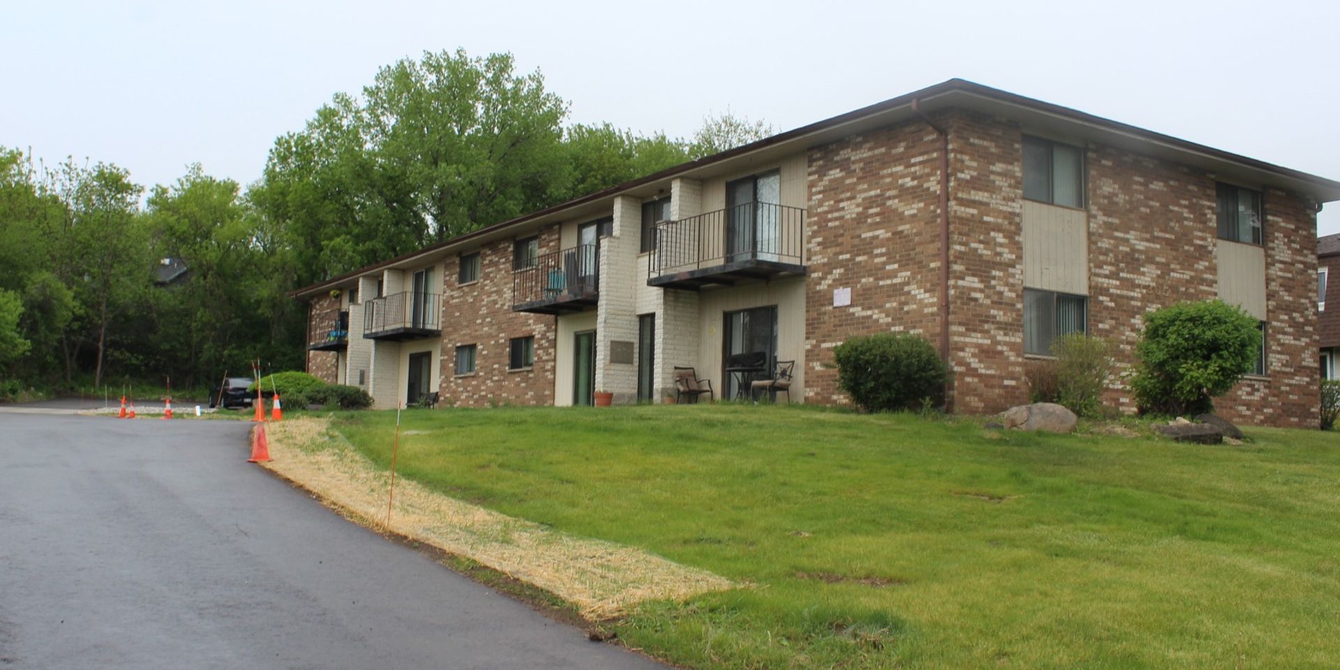 Pewaukee Apartment: 1365 Meadowcreek Dr.