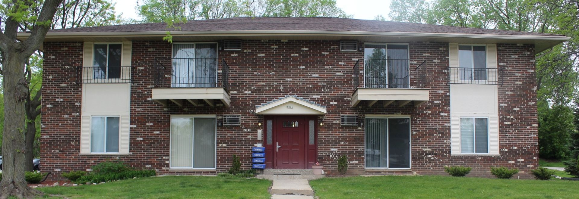 Pewaukee Apartment: 1315 Meadowcreek Dr.