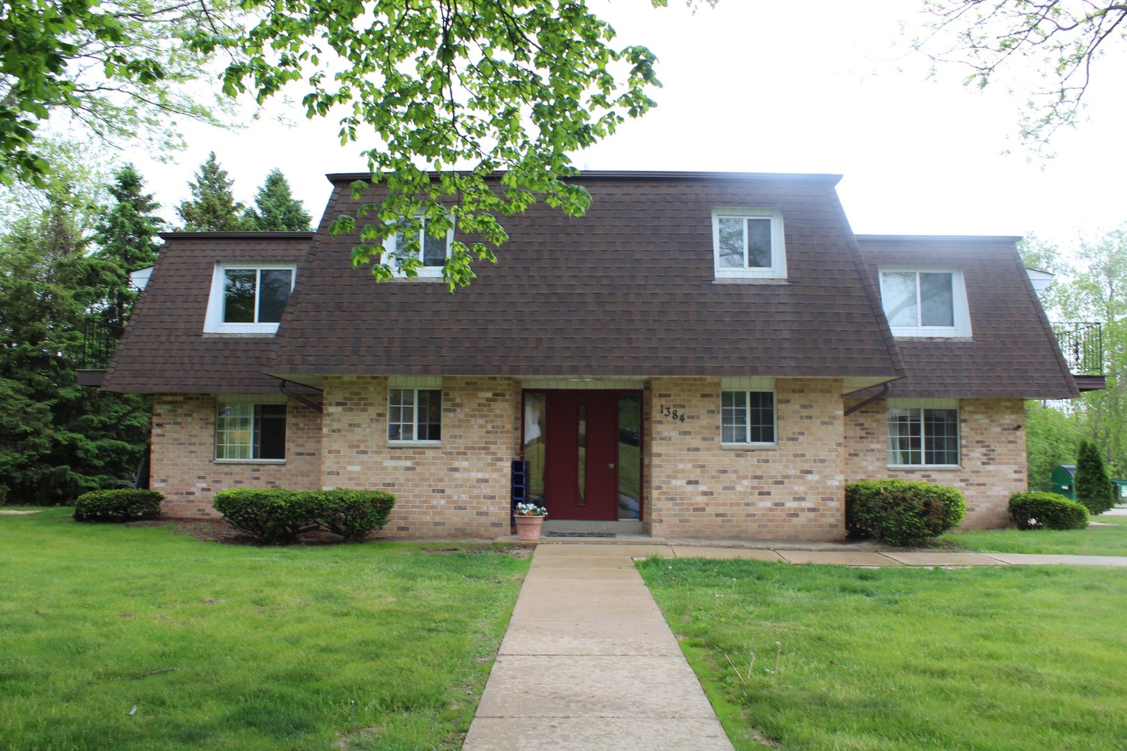 Pewaukee Apartment: 1384 Meadowcreek Dr.