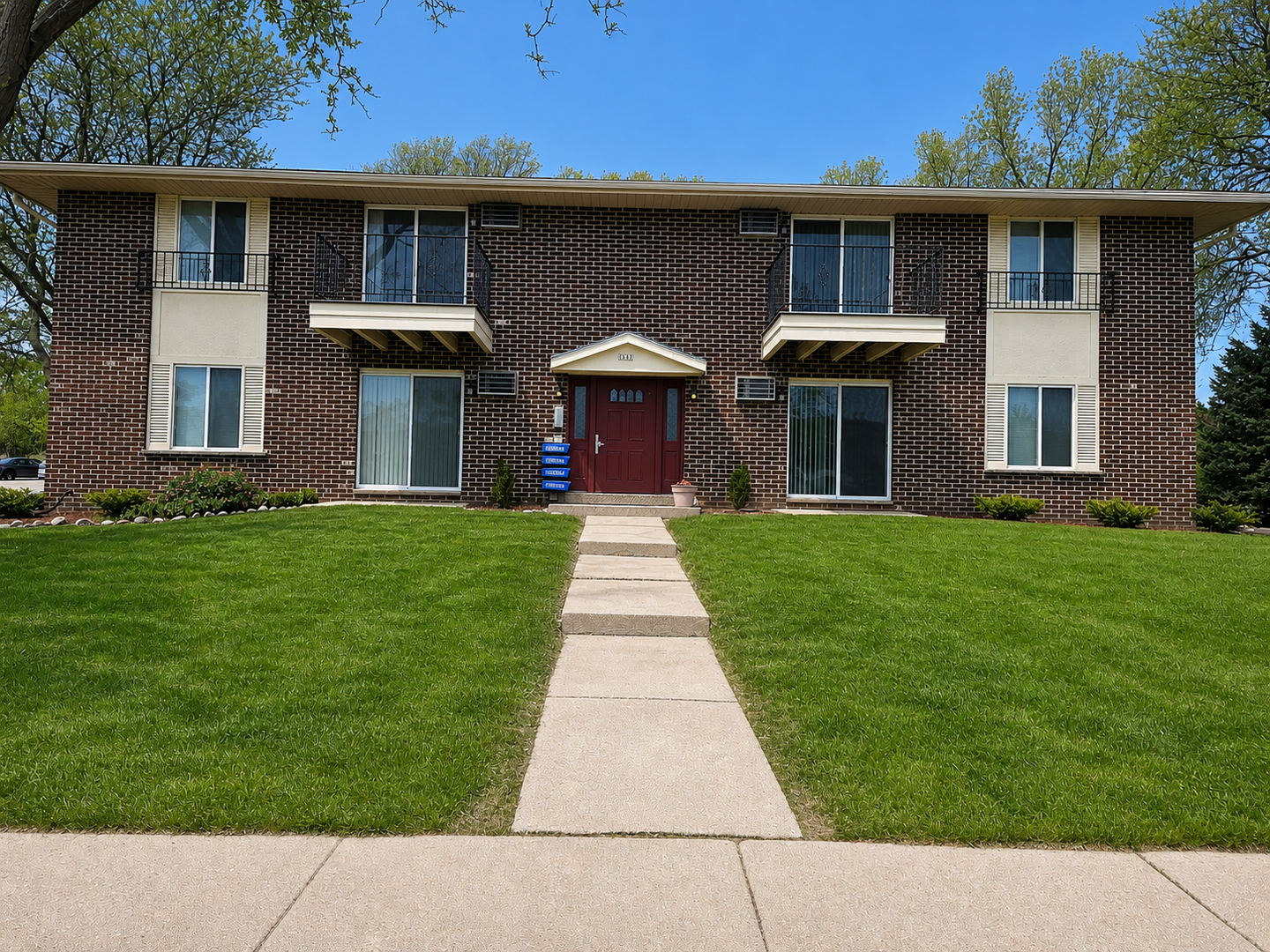 Pewaukee Apartment: 1315 Meadowcreek Dr.
