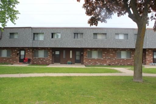 Spacious 2-Bedroom, 1.5-Bath Townhome with Private Basement – Milwaukee – photo 1