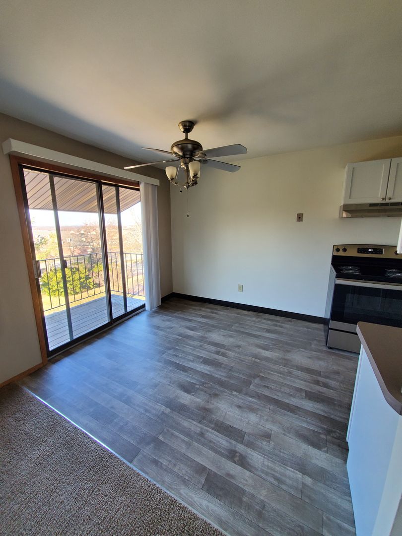 Pewaukee Apartment: 1371 Sunnyridge Rd.