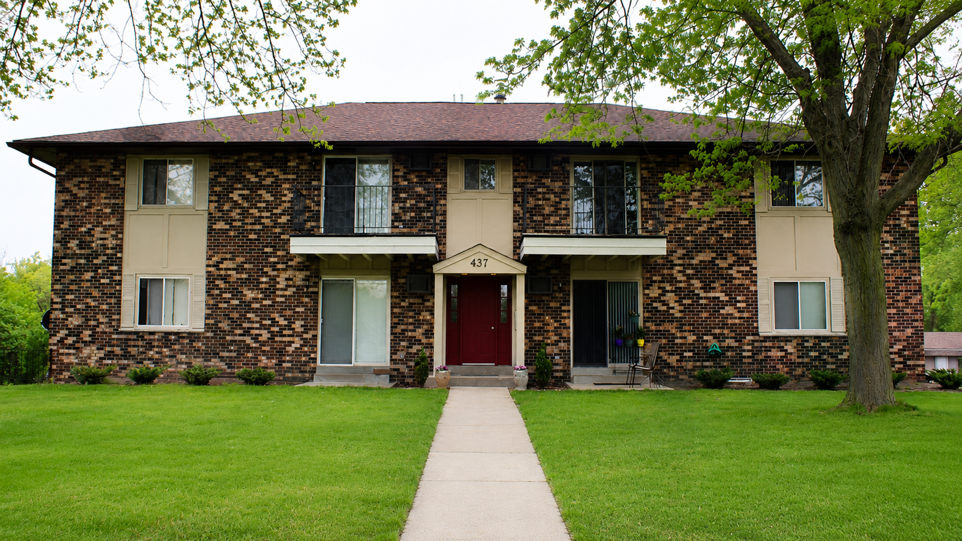 Pewaukee Apartment: 437 Concord Rd.