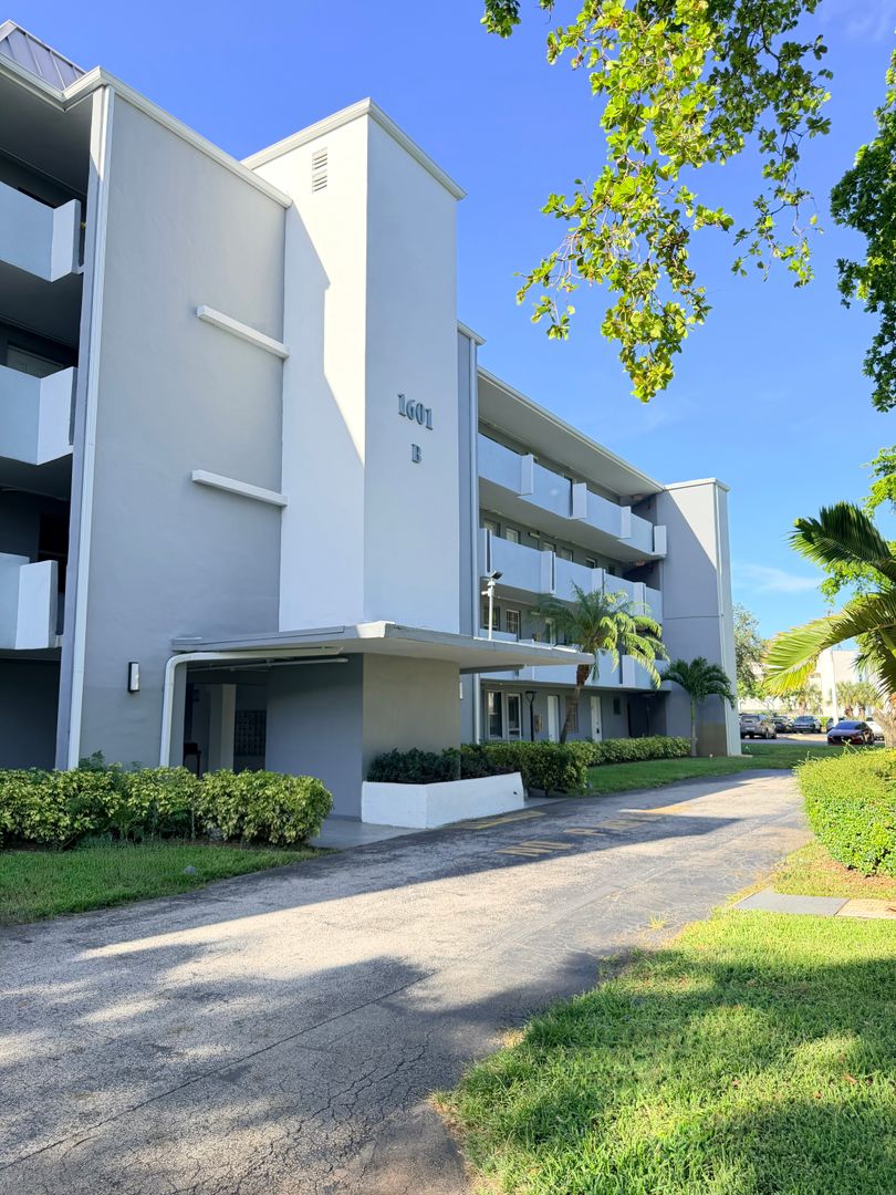 Miami Apartment: 1601 NE 191st St