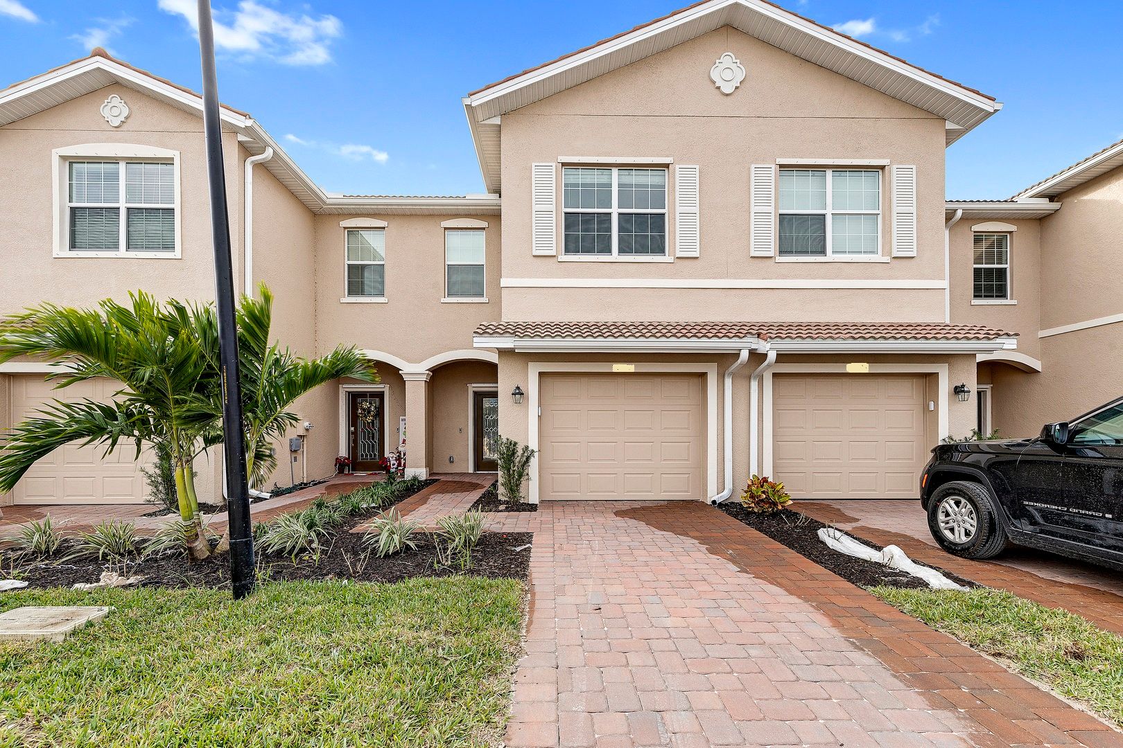 NAPLES Townhome: 2827 CITRUS ST