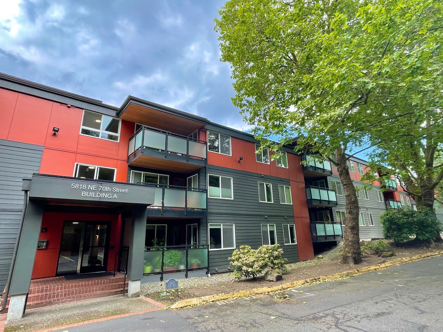 Seattle Condo: 5818 NE 70th St, Unit A302