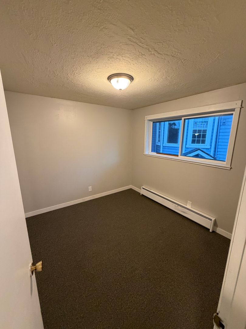 Bright & Comfortable 2-Bedroom Rental- 1 Month of rent concession 6 of 7