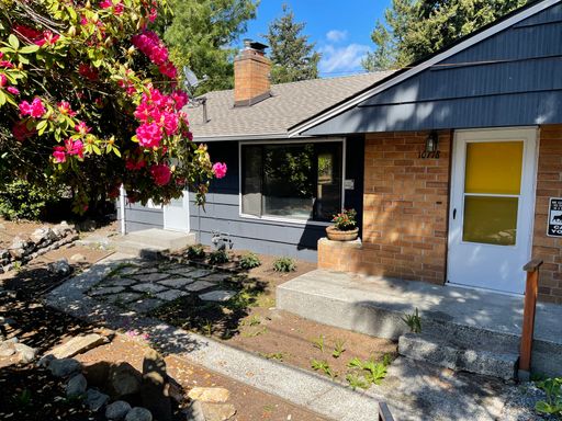 4 Bed 2 Bath Rental at 10718 Densmore Ave N, Seattle, WA – photo 1