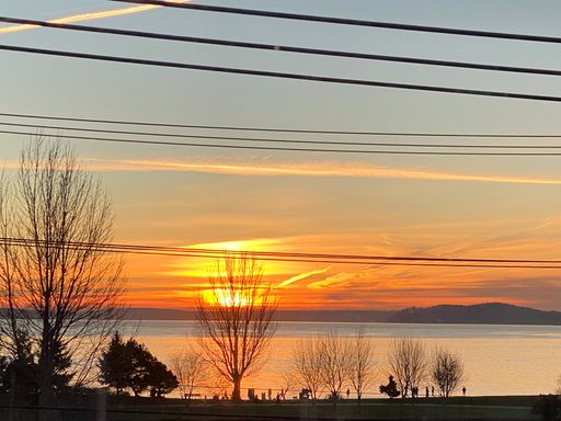 Top Floor West Facing 1bd/1ba Condo with Sound Water Views! – photo 1