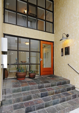 One-bedroom Condo on Lower Queen Anne!!! – photo 1
