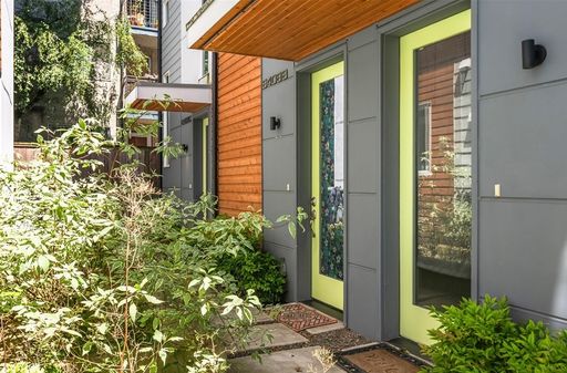 Chic Ballard Townhome with Views! – photo 1
