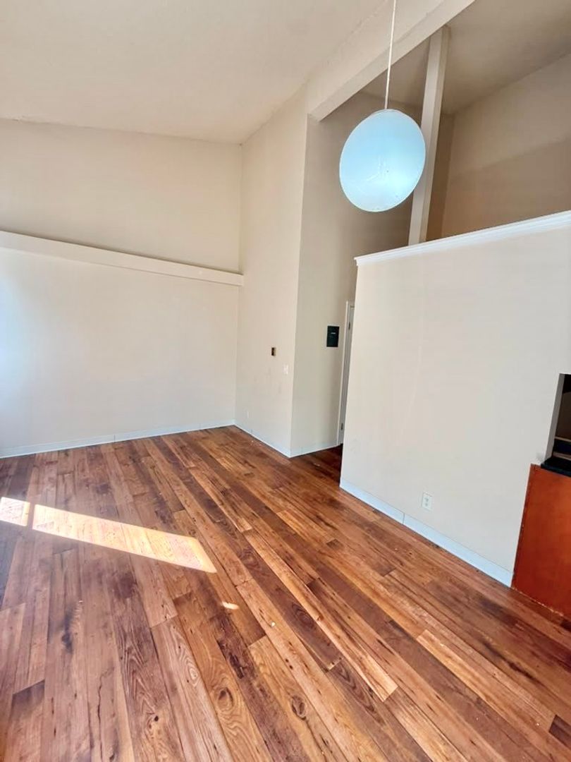 Comfortable Seattle Apartment in the Heart of the U-District 3 of 12