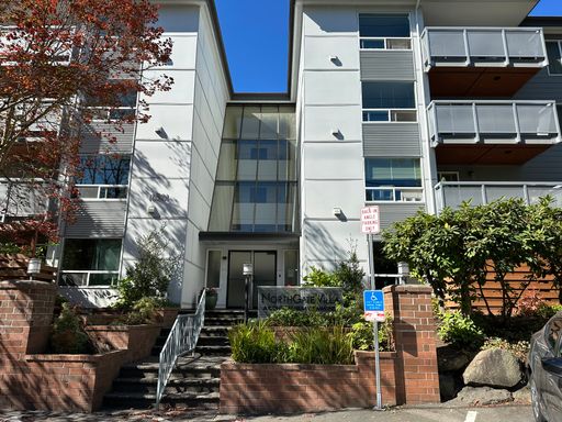 Charming Condo in Northgate with view of Pool!!! – photo 1