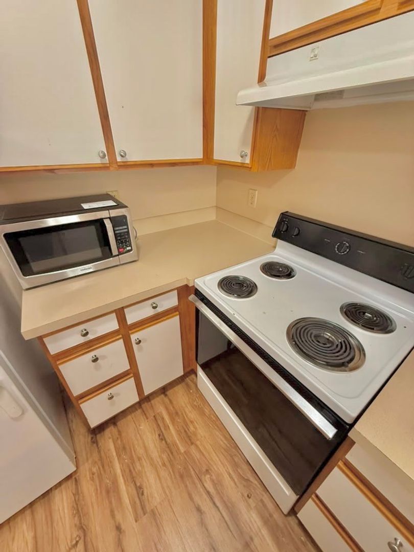 4236 TM Montlake Villas LLC 7 of 12