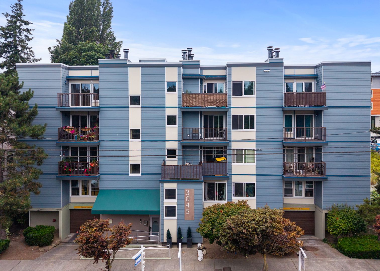 Seattle Condo: 3045 20th Ave W
