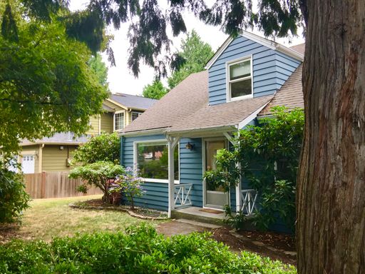 Beautifully Updated Victory Heights Home – photo 1