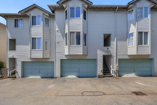 Spacious Townhome with 2 Car Garage – photo 1