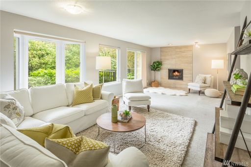 Gorgeous Condo Available Oct 1st – photo 1