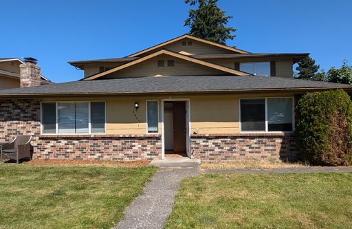 Rambler Townhome in Everett – photo 1