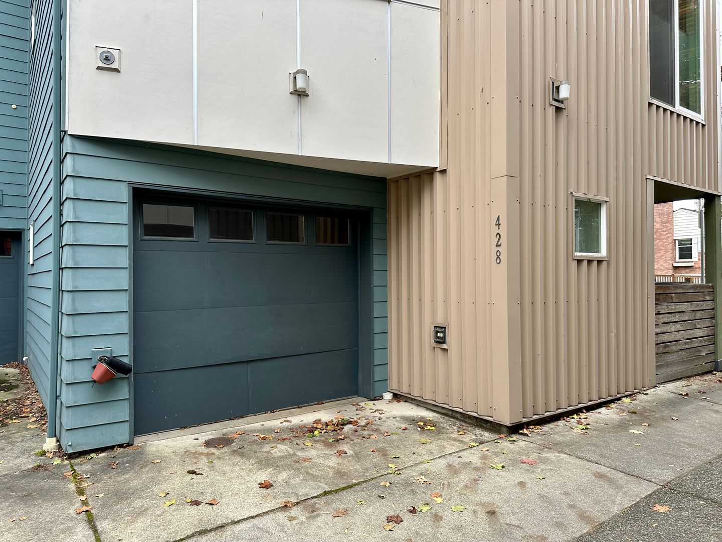 Seattle House: 428 N 130th St