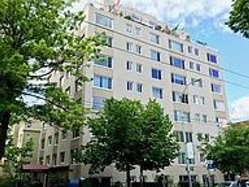 Beautiful, Bright and Spacious Condo near Downtown! – photo 1