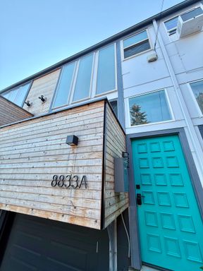 North Seattle 2BR Townhome with Private Garden & Garage – photo 1