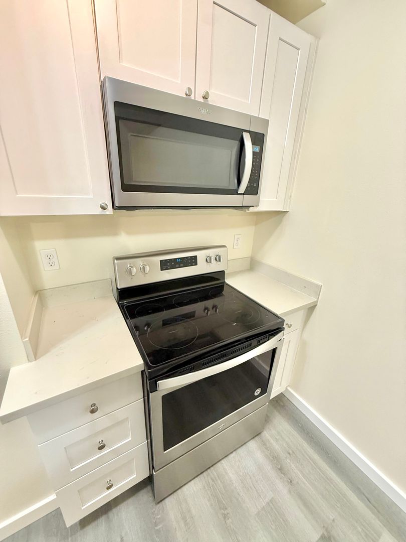 U-District Gem – Husky Villas Unit 10 at 4259 8th Ave NE 5 of 12