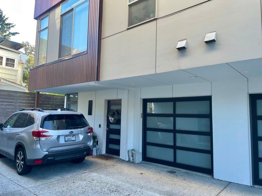 Sophisticated 3 Bedroom Townhome – photo 1