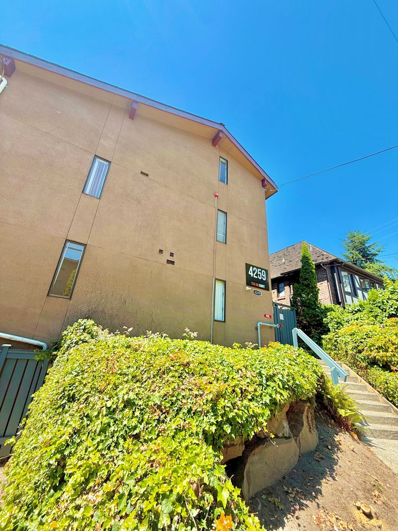 U-District Gem – Husky Villas Unit 10 at 4259 8th Ave NE 2 of 12
