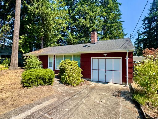 Pinehurst 3 bed, 2 bath with Yard and Garage – photo 1