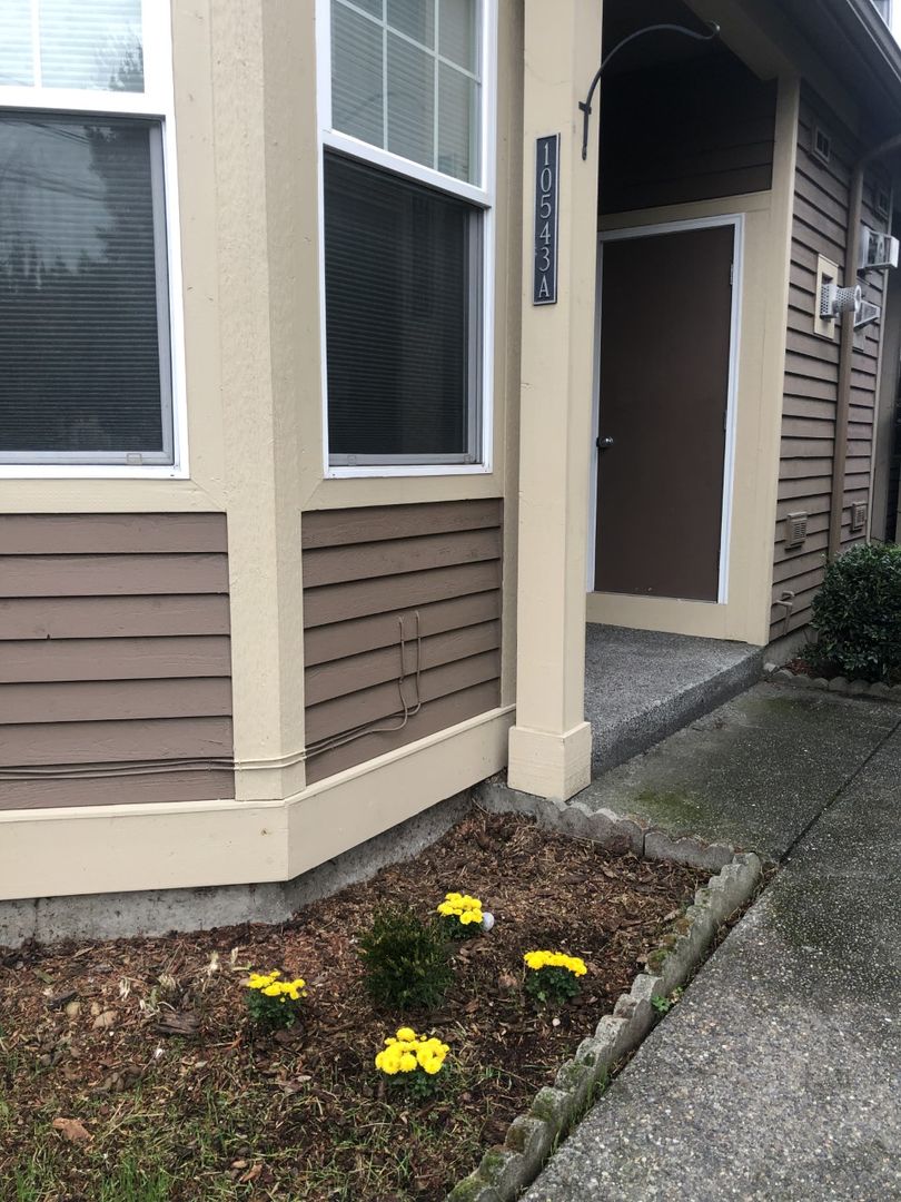 Seattle Townhome: 10543 Midvale Ave N  Unit A