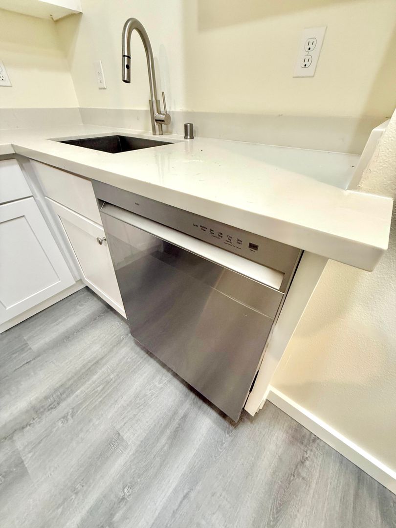 U-District Gem – Husky Villas Unit 10 at 4259 8th Ave NE 7 of 12