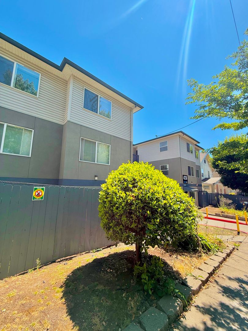 4236 TM Montlake Villas LLC 26 of 26