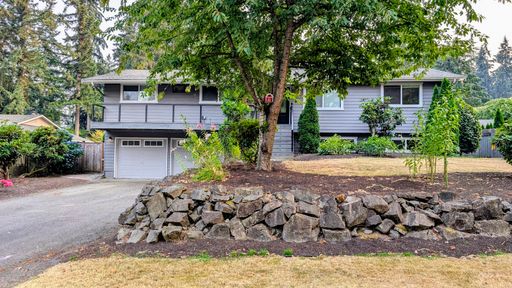 Spacious Updated House near Martha Lake – photo 1