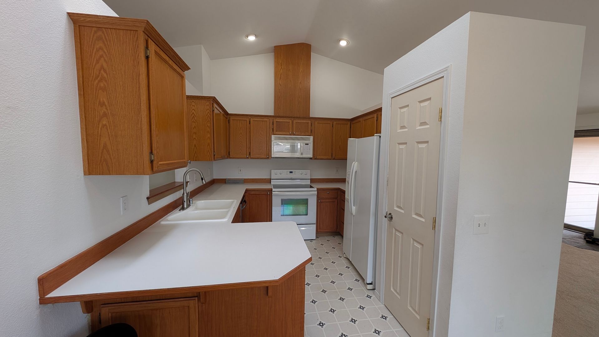 8228 TLC GRESHAM 7 of 12