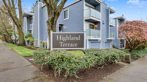 Maple Leaf Condo, 2 bedroom, 2 bath – photo 1