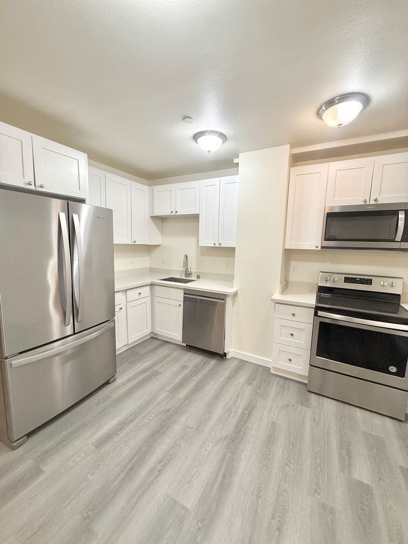 U-District Gem – Husky Villas Unit 10 at 4259 8th Ave NE 4 of 12