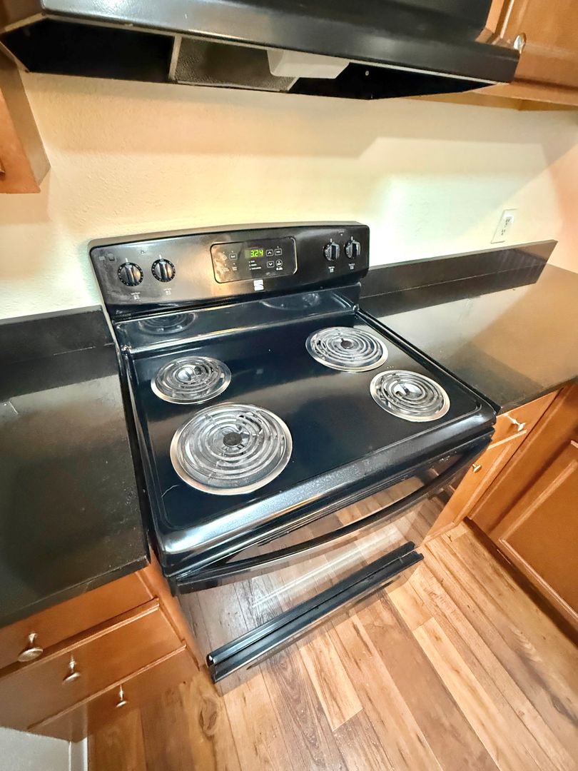 Spacious 2-Bedroom U-District Apartment | Tour Today! 7 of 12