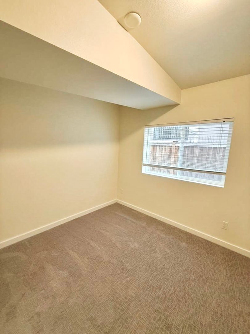 U-District Gem – Husky Villas Unit 10 at 4259 8th Ave NE 12 of 12