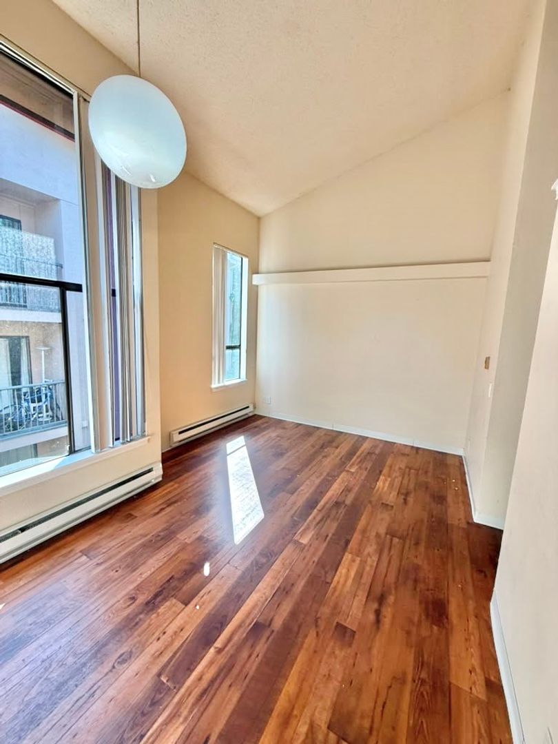 Comfortable Seattle Apartment in the Heart of the U-District 2 of 12
