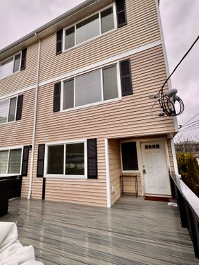 3-Bedroom Townhome in Seattle’s Central District | Walk Score 94 – photo 1