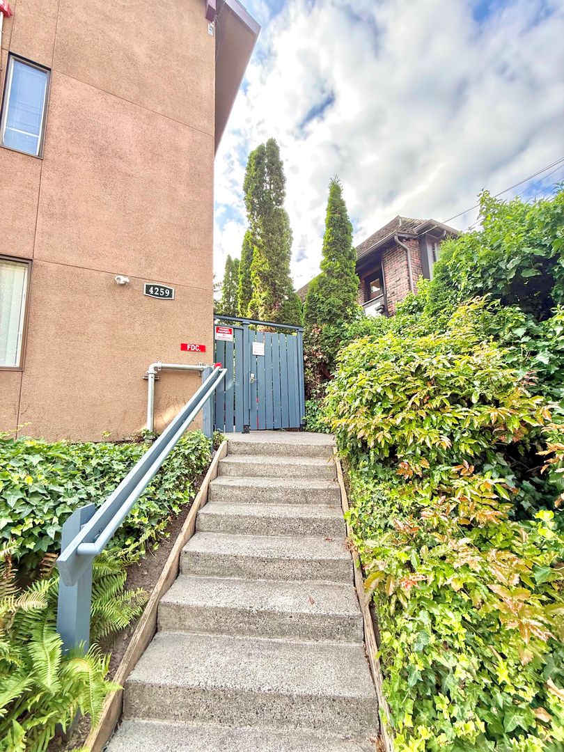 Spacious 2-Bedroom U-District Apartment | Tour Today! 18 of 18