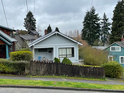 Sweet Phinney Duplex - Garden Level Unit – photo 1