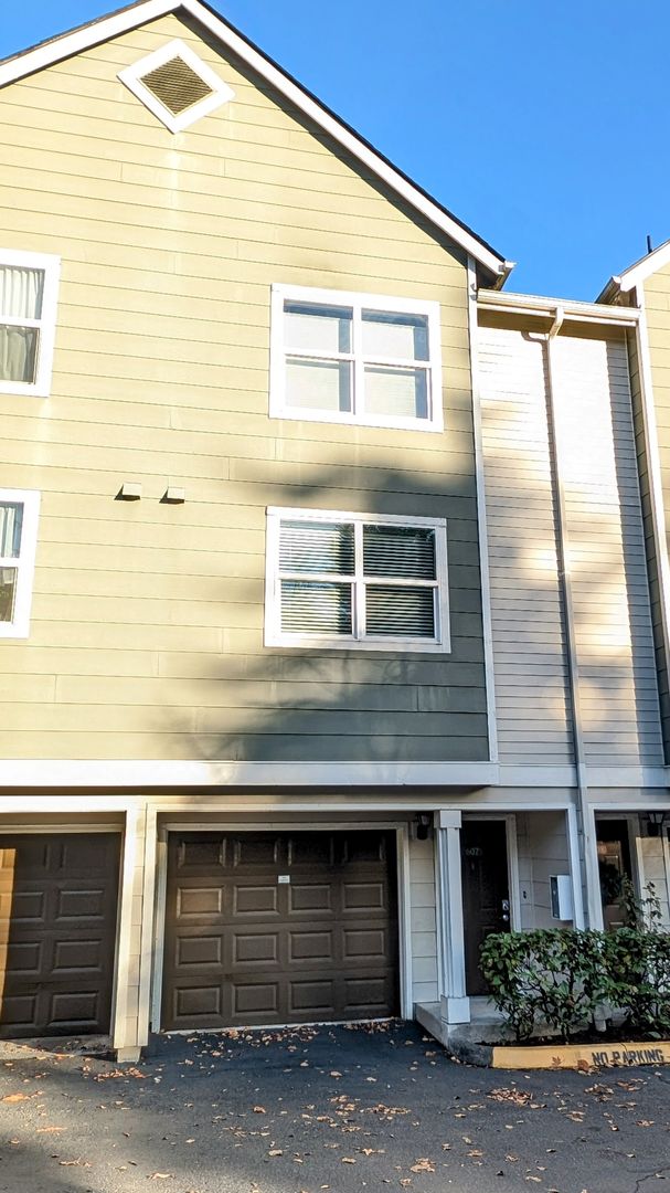 Lynnwood Townhome: 3116 164th St SW, Unit 607