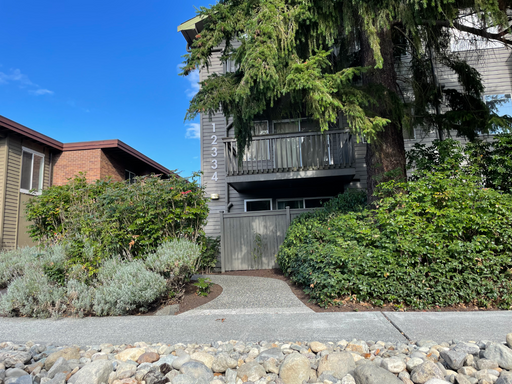 West Facing Corner Apartment w/ In-Unit Washer/Dryer! – photo 1