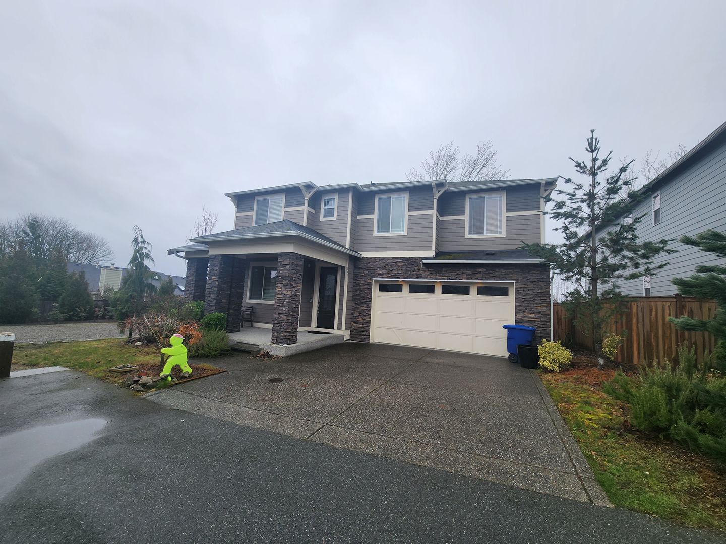 Kenmore House: 8435 NE 146th St